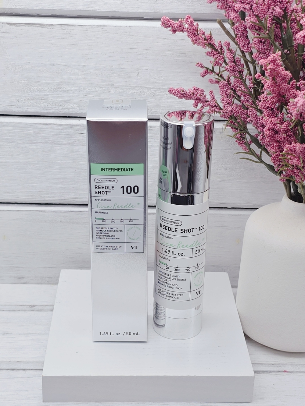 VT Cica+Hyalon Reedle Shot 100 Serum – White with Green Accent